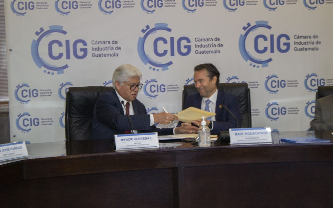 Cámara de Industria y Universidad Panamericana firman convenio