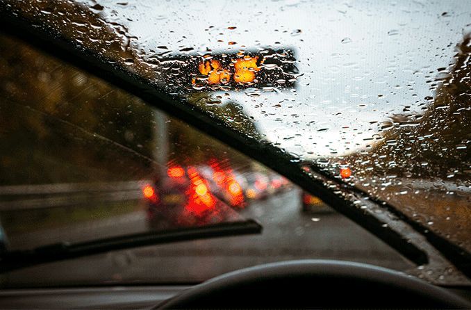 Maneja con prudencia y evita accidentes en el tiempo de lluvia