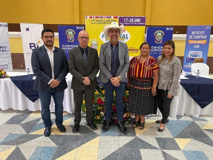 Llegó el Festival de Muebles a San Juan Sacatepéquez
