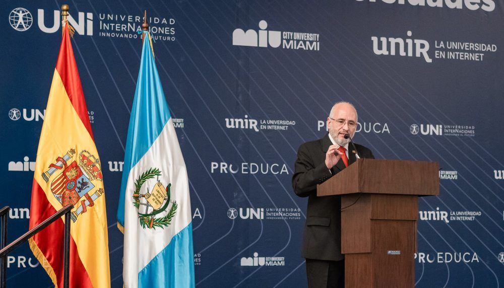 Licenciado José Alejandro Arévalo dirigirá la Universidad InterNaciones