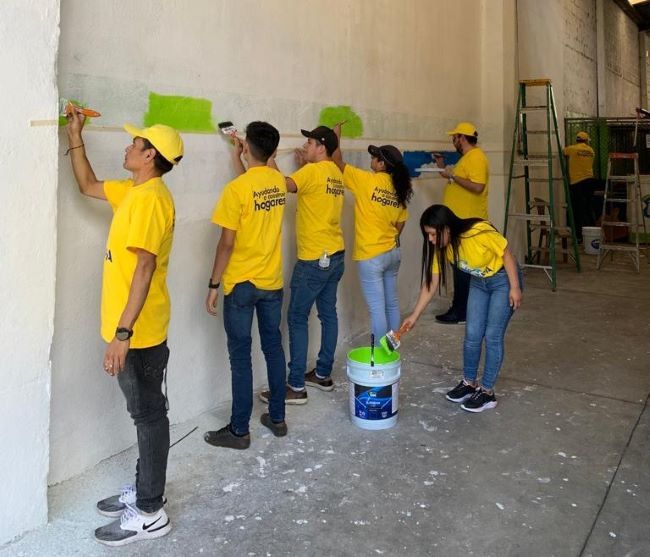 Voluntarios renuevan las instalaciones del Albergue Municipal de Mixco