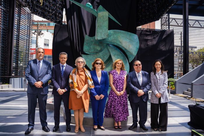 Lanzan el programa GTC Mujer develando una escultura en honor a todas las mujeres de nuestro país