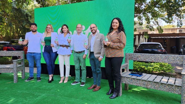 Sprite refresca su identidad visual y anuncia el cambio de su botella verde por una transparente