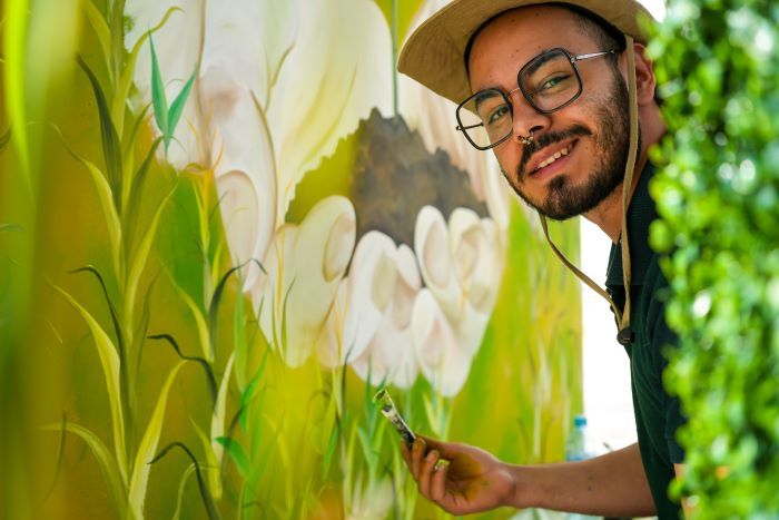 Guatemalteco fomenta el cuidado del medio ambiente a través del arte