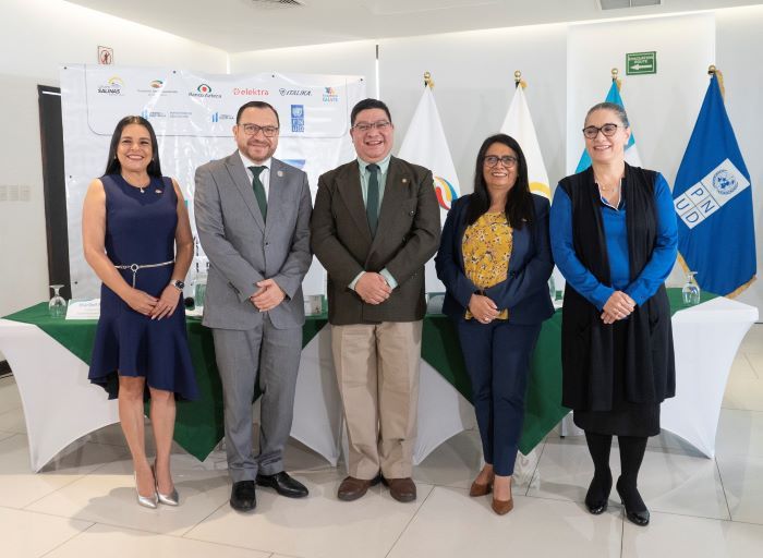 Voluntarios guatemaltecos se unen a la campaña «Limpiemos Nuestra Guatemala”