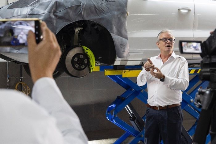 ‘Técnico por un Día’ es una  actividad para clientes Porsche en Guatemala