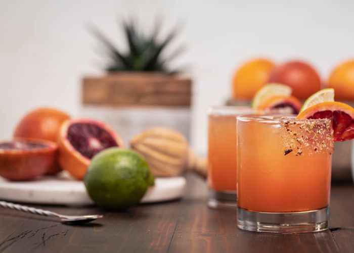 Sé todo un bartender en casa y sorprende a papá con estos cócteles
