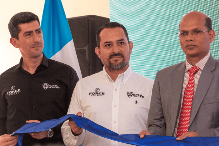 El Mega Tuk-Tuk «Minidor» llega a Guatemala