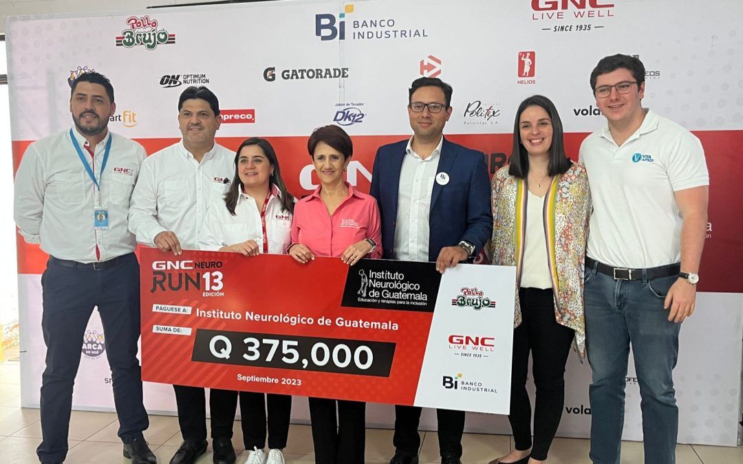 GNC entrega donativo que apoya al Instituto Neurológico para apoyar la educación a distancia