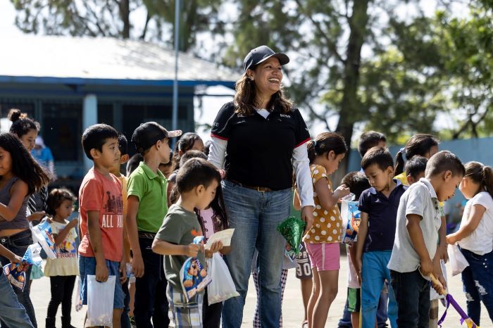 Grupo los tres y Porsche llevaron a cabo un importante donativo de viviendas a familias guatemaltecas