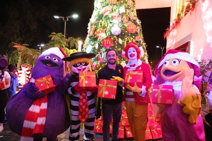 McDonald’s inicia la celebración de su 50 Aniversario encendiendo la magia navideña