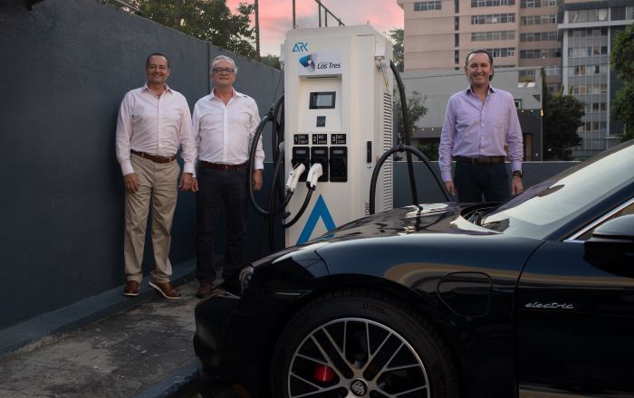 Porsche Center Guatemala instala el primer supercargador para vehículos eléctricos