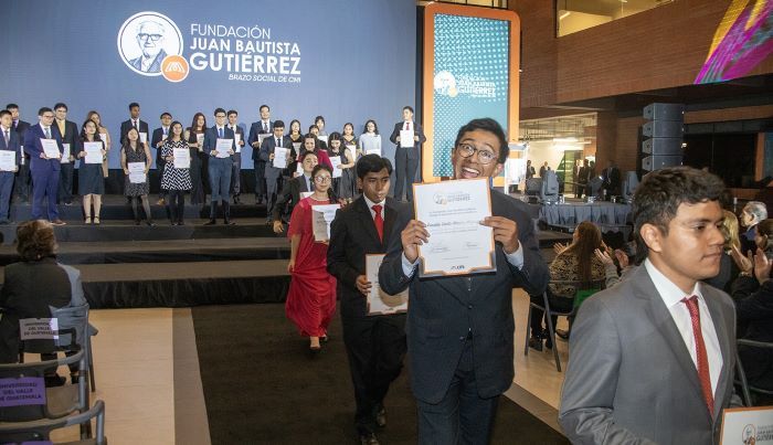 Fundación Juan Bautista Gutiérrez presenta a 50 nuevos becados que inician estudios Universitarios y abre su nueva convocatoria