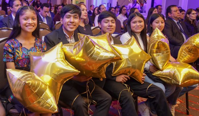 Se entrega por primera vez el reconocimiento “Estrellas por la Niñez” de World Vision