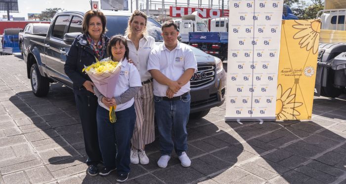 Fundación Bi realiza la donación de un Pick-Up a la Fundación Margarita Tejada