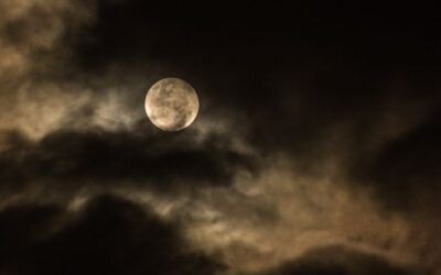 Sabes que es un eclipse de lunar parcial profundo conoce más detalles