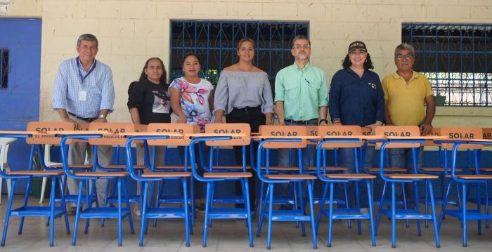 Solar El Progreso reafirma su compromiso con Jalpatagua entregando escritorios e insumos esenciales