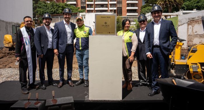 Colocan la primera piedra de Inara Santa Clara en Zona 10