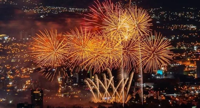 Pollo Campero celebra 35 años iluminando el fin de año con “La Noche De Los Deseos”