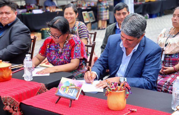 Ciudad Cayalá y la Red Global de Empresarios Indígenas (REI) firman alianza para fortalecer la economía local