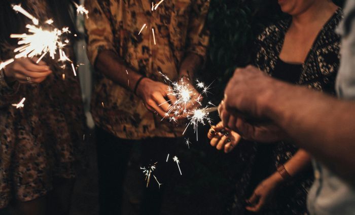 ¿Cómo se puede proteger la vista durante las celebraciones de fin de año?