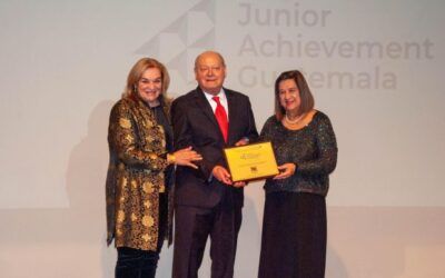 IGA reconoce a Junior Achievement Guatemala por su impacto en más de 1 millón de jóvenes