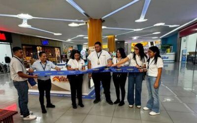 La Curacao inaugura un nuevo kiosco en Centro Comercial Santa Clara