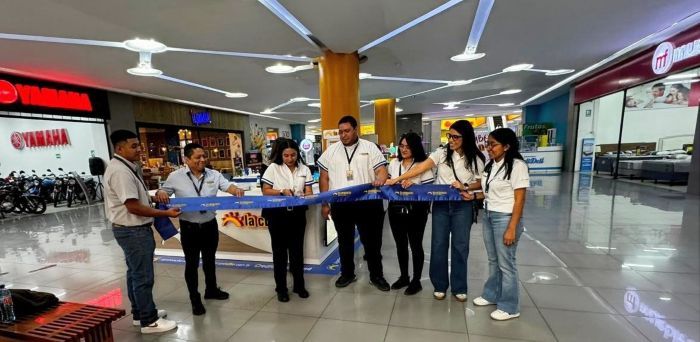 La Curacao inaugura un nuevo kiosco en Centro Comercial Santa Clara