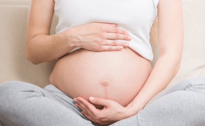 Desde el vientre hasta su nacimiento la salud bucal de la mamá influye en el bebé