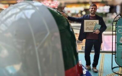 Carlos Lingg es autor del libro «Ingeniero del Caos» allí nos llama a dejar la inspiración improvisada y cambiarla por procesos de creatividad