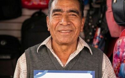 Guatemaltecos reciben Bono 14 por primera vez en sus vidas